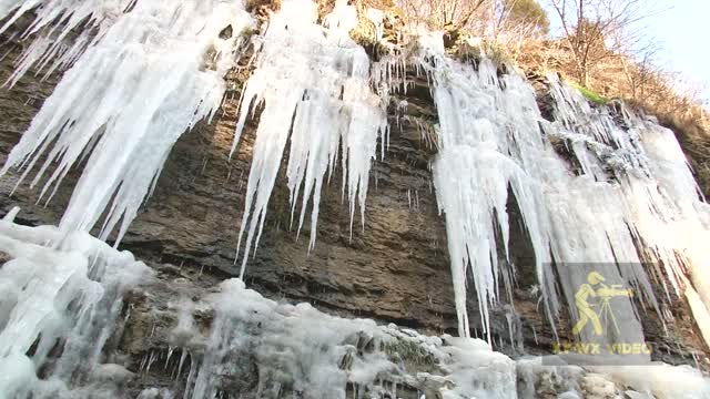 Massive Icicles I-64 Frankfort, KY