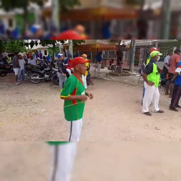 Tiene 80 años y juega tapita