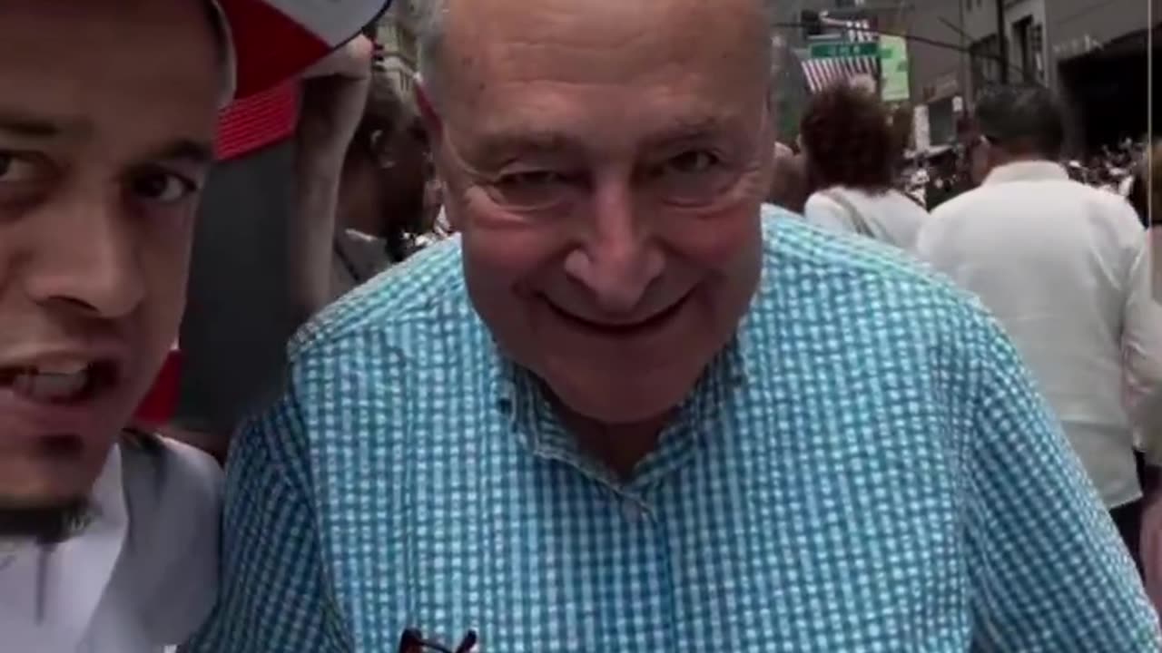 Hahaha Chuck Schumer got OWNED at the Dominican Day Parade in NYC