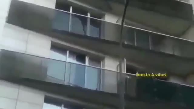 Malian "Spiderman" rescues Paris child.