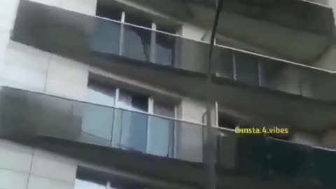 Malian "Spiderman" rescues Paris child.