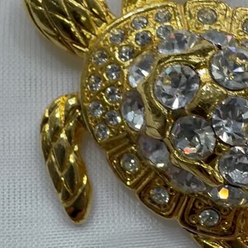 18KGP Sea Turtle Crystal Brooch (2.25” x 1.5”). Made with Swarovski Crystal.