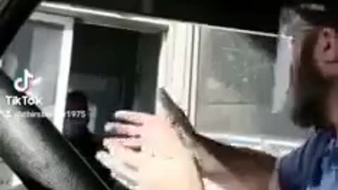 Trucker Entering Canada Forced to Turn over Medical info or Forced Quarantine 14 Days