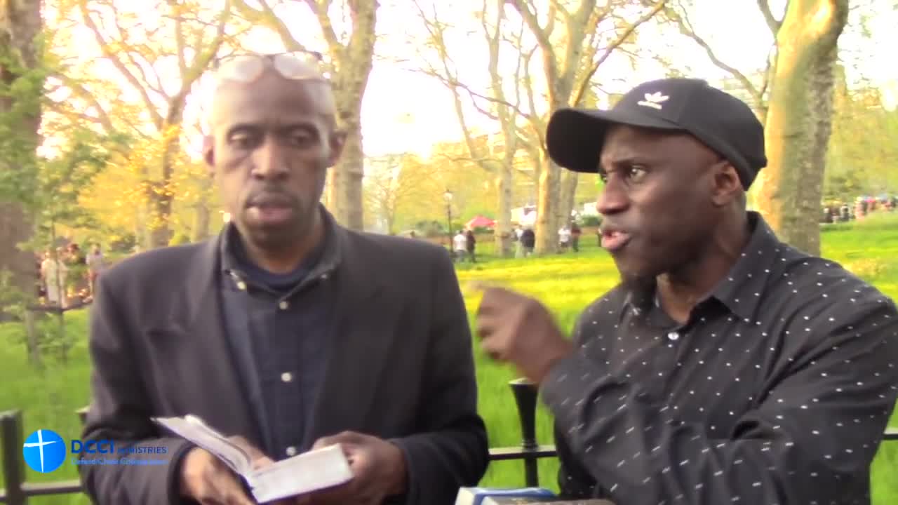 The dawah team can't make their mind up. DCCI @ Speakers Corner