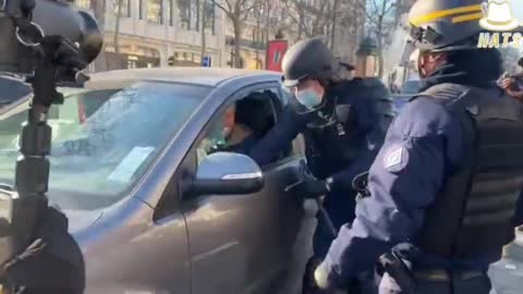 French police resort to thuggish tactics of intimidation to convoy protestors.