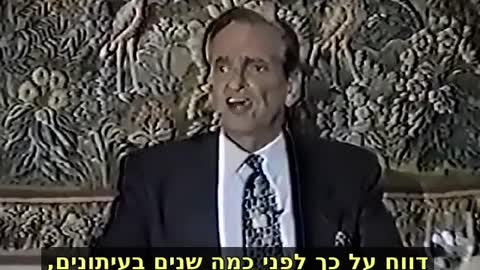דר רוברט ווילנר מזריק לעצמו דם מחולה איידס ומסביר על הונאת מגיפת האיידס