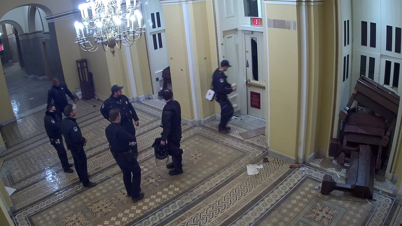 0102USCS01SenateWingDoornearS139_2021-01-06_18h19min55s290ms.mp4