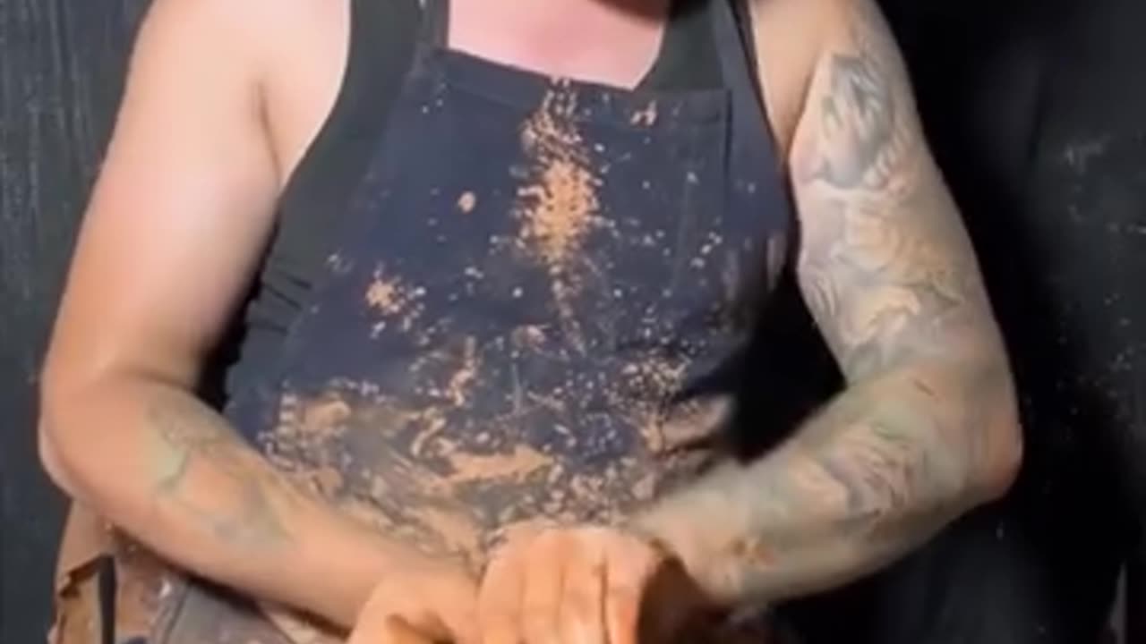 See how he made a clay p0t❤