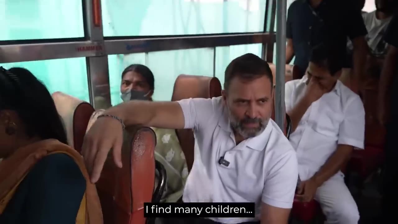Rahul Gandhi ne bus mein ki galat harkat 🫢