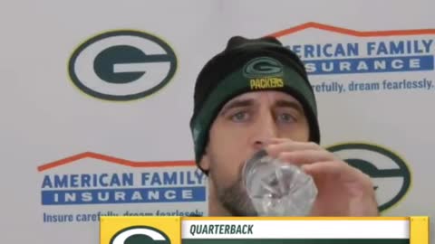 Aaron Rodgers shuts down vax-obssessed MVP voter with brutal line