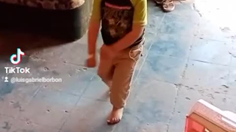 Niño bailando