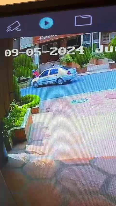 Video captó hurto de ‘motoladrones’ a una adulta mayor en Bucaramanga