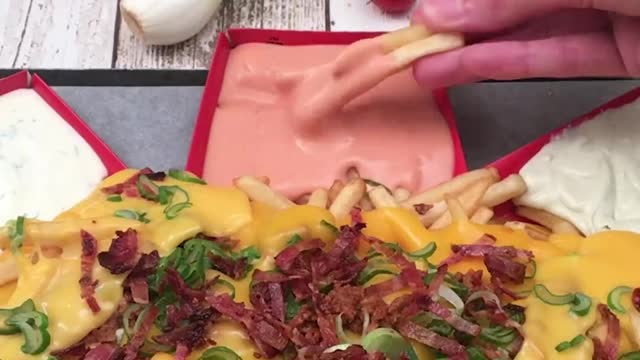 Top Frensh Fries with Sauce