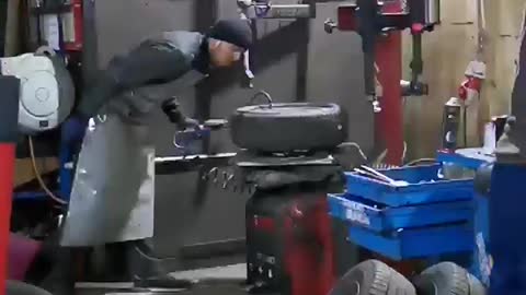 Russian pros at tire service. Watch to the end!