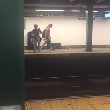 Guy guitar solo subway black long shirt