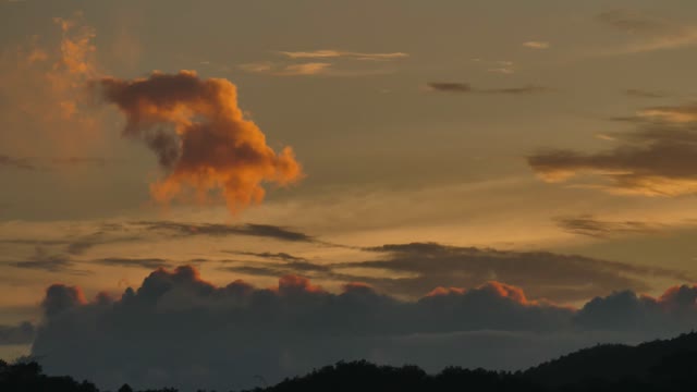 Timelapse Sunset, House on the hill 04