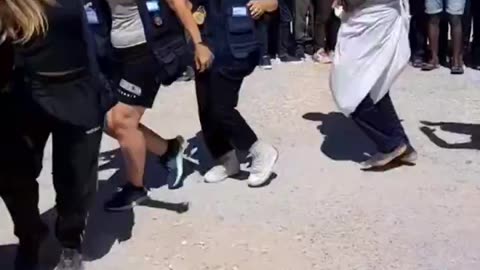 Accem NGO volunteers went to a refugee camp in Spain and danced with the
