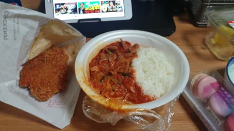 Rice topped with pork and chicken