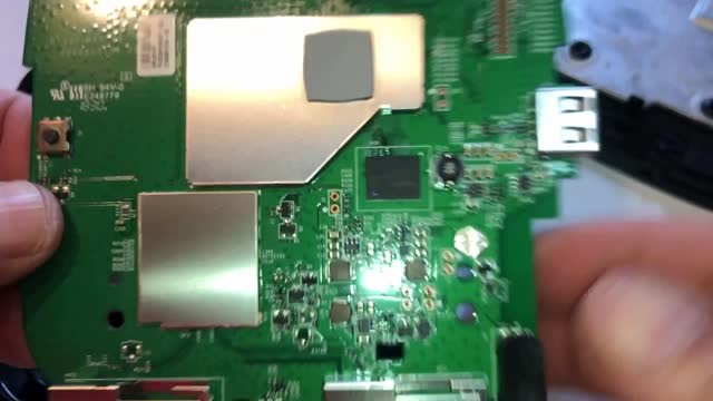 inside of Tear Down Roku Streaming Media Player Black (10-2021)