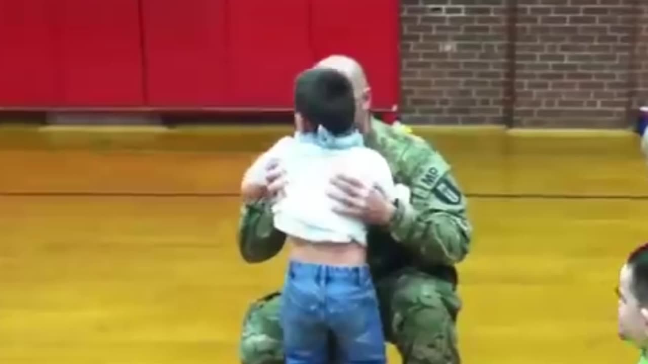 MOST EMOTIONAL SOLDIERS COMING HOME COMPILATION