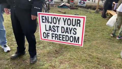 VIDEO: Police Guard Small Business that Refused to Close in Canada