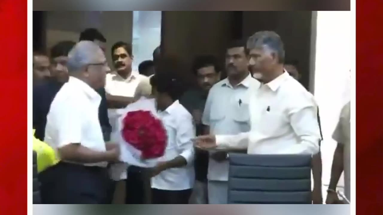 IAS శ్రీలక్ష్మి నుంచి బొకే తీసుకోని చంద్రబాబు #short #chandrababu #iassreelakshmi | FBTV NEWS