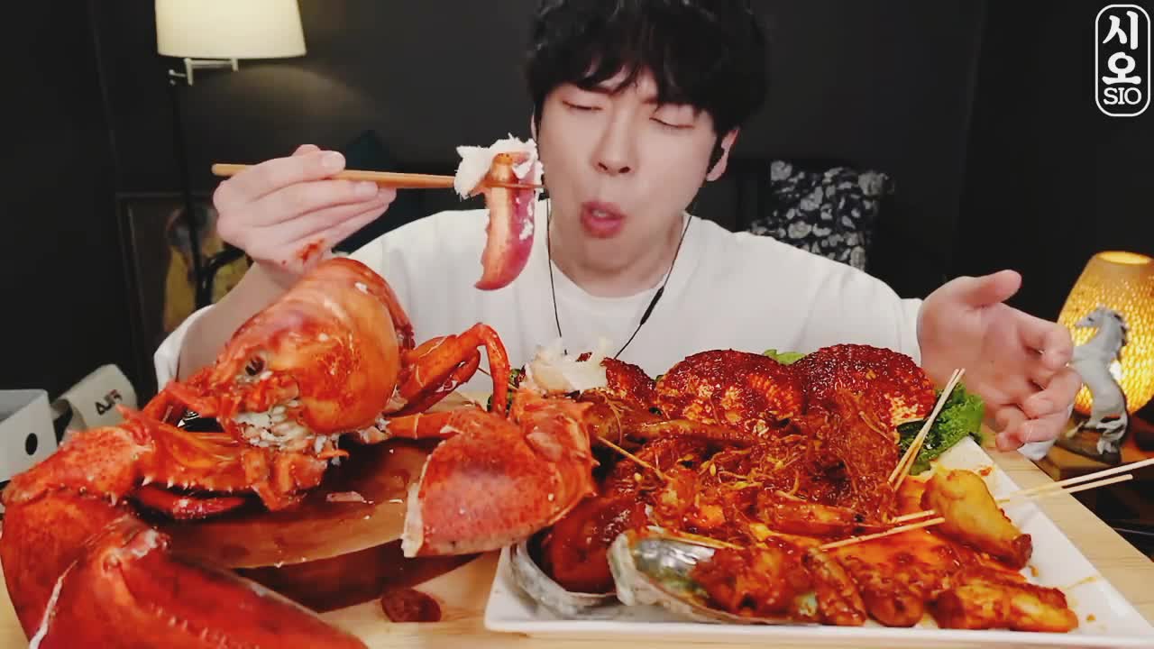 Mukbang seafoods very delicious try it now!