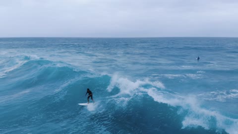 LOOK THIS !! MAN SURFING WALLS !! IMPRESSIVE !!