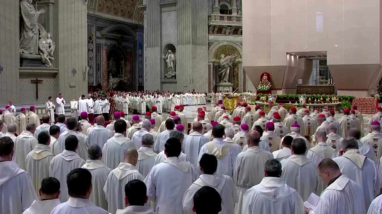 Pope, looking healthy, begins events before Easter