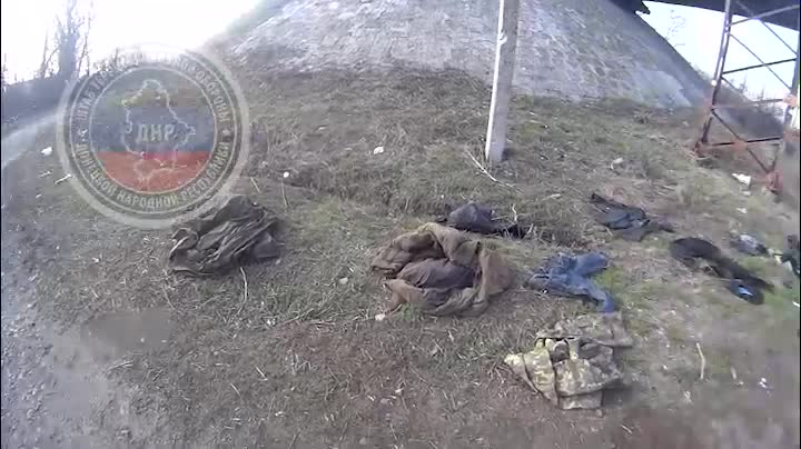 Ukrainian militants tried to break the bridge, but destroyed their colleagues