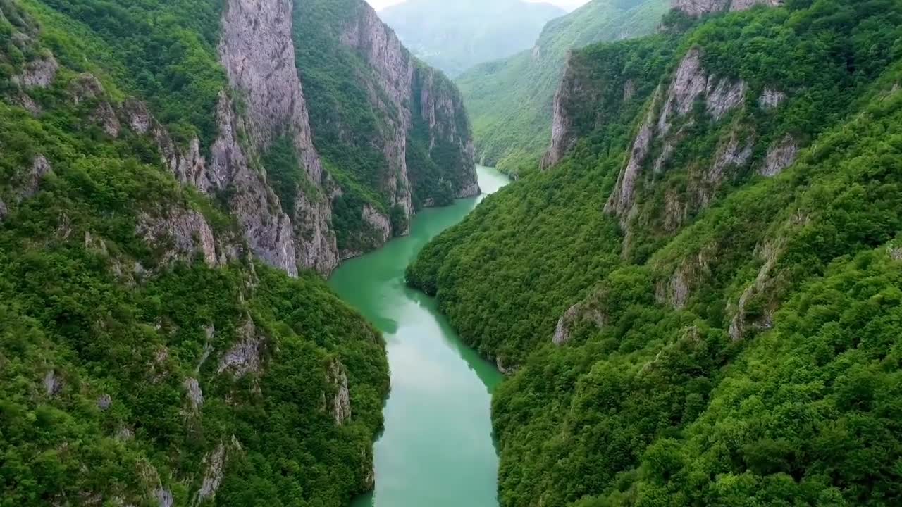 Scenery in nature is very beautiful.مناظر في الطبيعه جميله جدا
