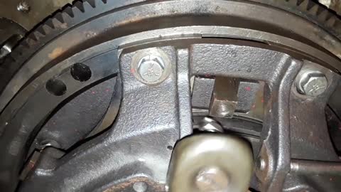 Tractor dual clutch adjusting the fingers