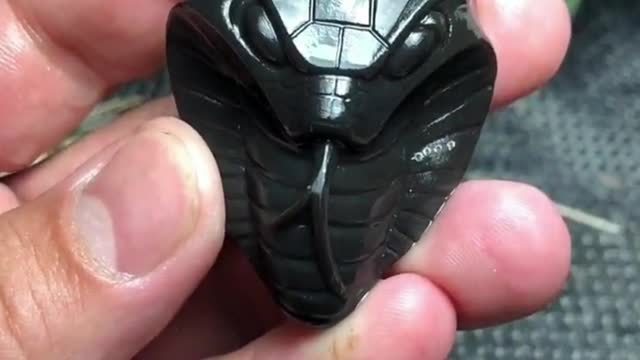 The black stone is not very beautiful, but it is amazing to you through my hands, carving cobra head