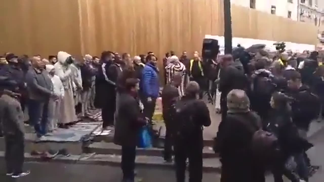 French nationalists sing over the demonic wailing of Islamic noise on their streets.