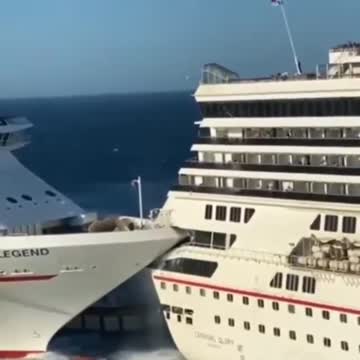 Even at sea there are accidents😬 Like ❤️ and send 😉 to your friends