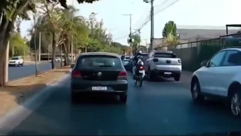 A dick on a bike gets whats he deserves