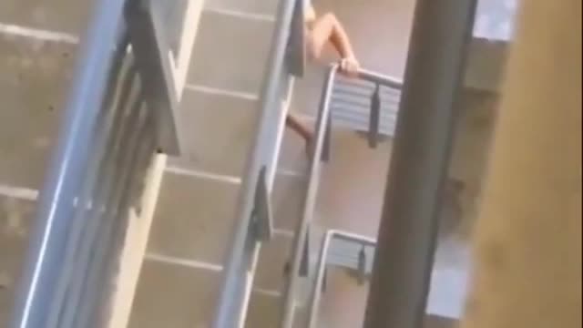 S*x on stairs 😋
