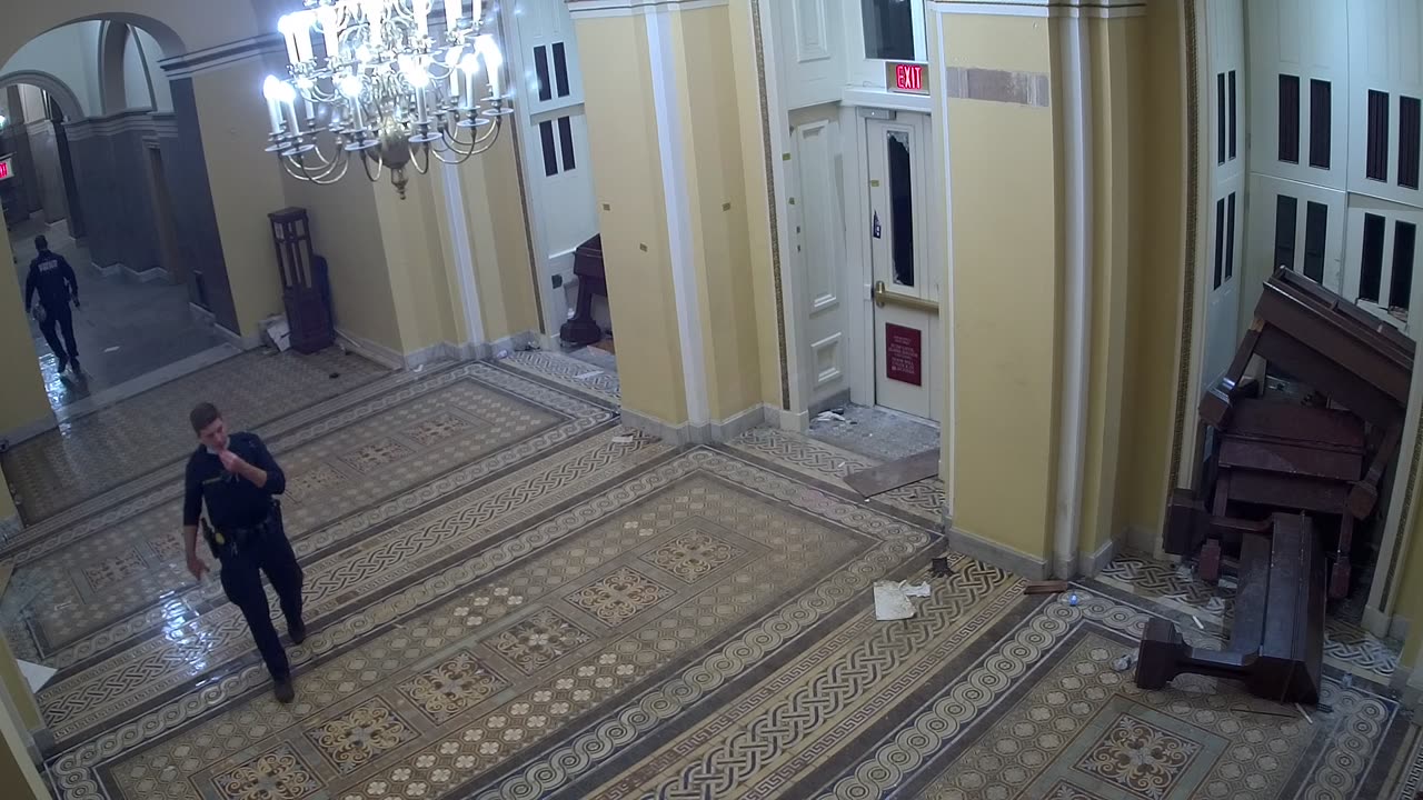 0102USCS01SenateWingDoornearS139_2021-01-06_18h09min04s570ms.mp4