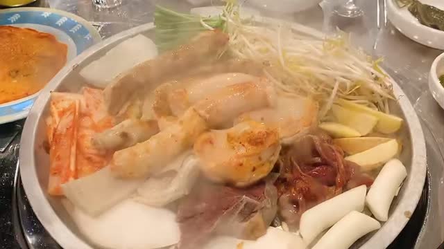 Korean food - Have you ever tried Beef Intestines? (FLAMBE)