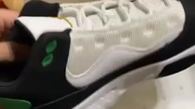 Unboxing Air Jordan Max Aura 2