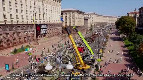 Volodymyr Zelenskyy a publié une vidéo de Khreschatyk dans la capitale, où est exposé le matériel d