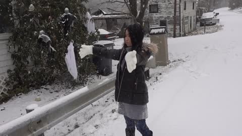 thai lady experiences snow for the first time - What's it like to see Snow For The First Time?