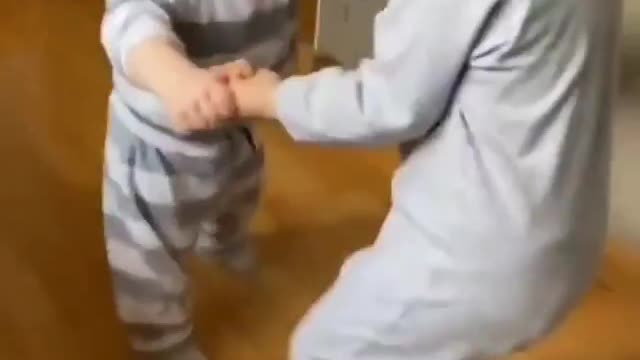 Baby walk first time and amezing reaction by mom