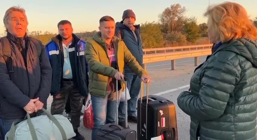 Footage of the return of Russian military and sailors from Ukrainian captivity