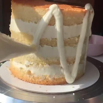 Рецепт ЯГОДНОГО ТОРТА с очень нежными коржами, малиной и сливочным кремом 🍰