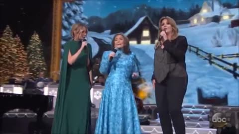 Loretta Lynn, Jennifer Nettles & Trisha Yearwood - Country Christmas