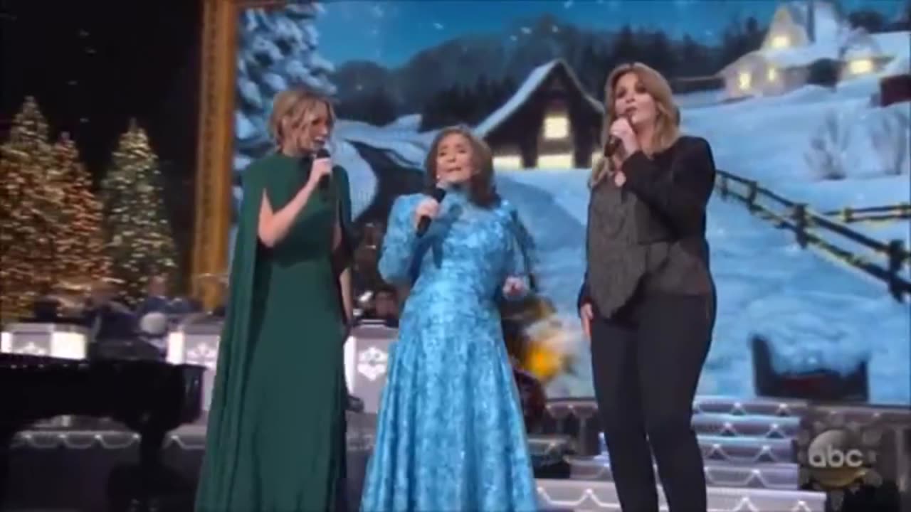 Loretta Lynn, Jennifer Nettles & Trisha Yearwood - Country Christmas