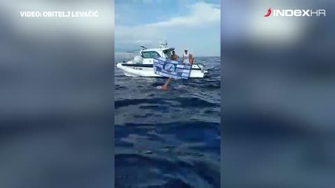 Dina Levačić trenutno pliva kroz Brački kanal