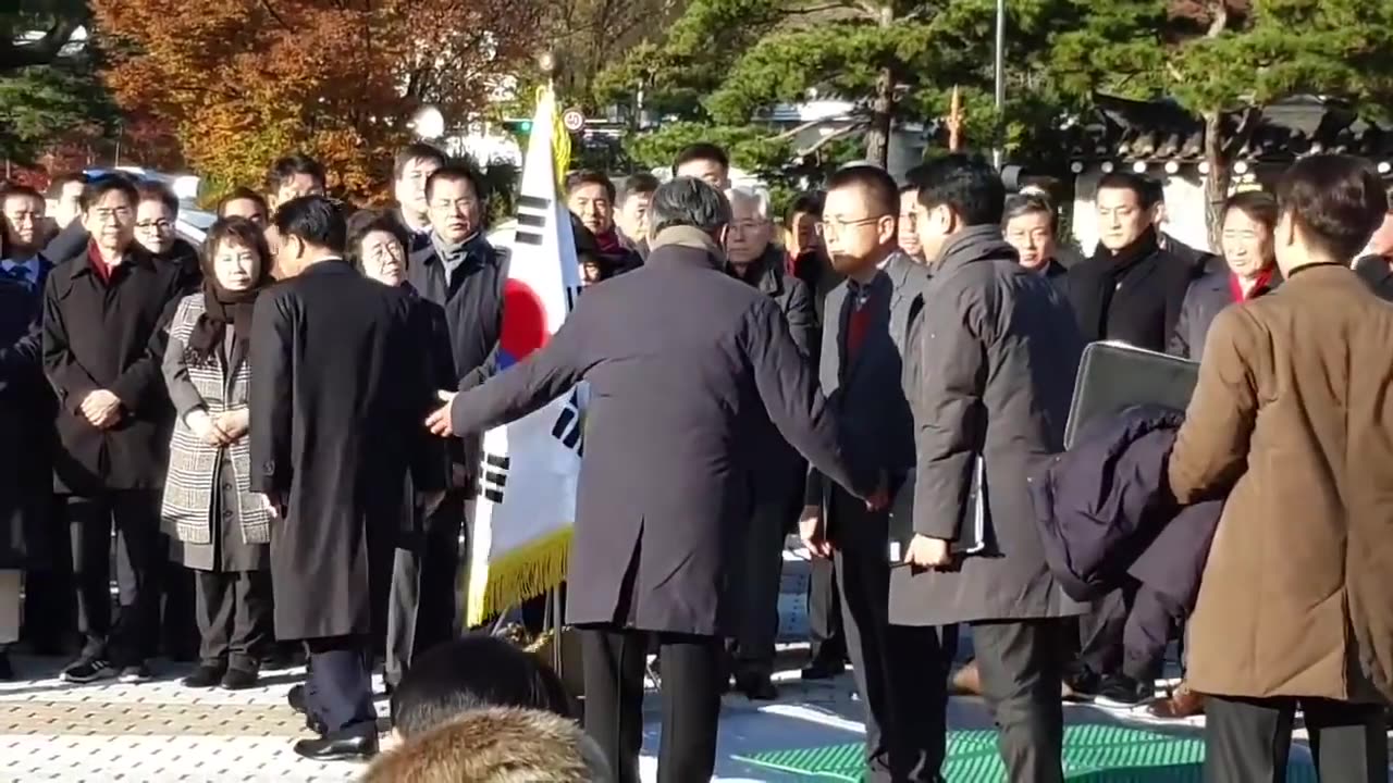 20191213_V3_S01(bX4GMnndgOI)분명히 황교안 대표는 입장표명을 하였지만 예산안 날치기 통과로 앞으로 민주당의 불법감행이 어디로 튈지