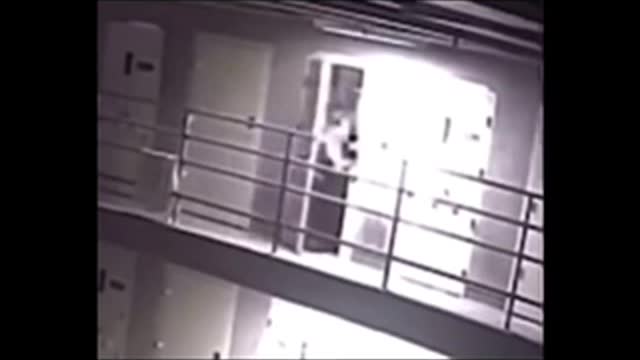 Guy beats up Guard in prison